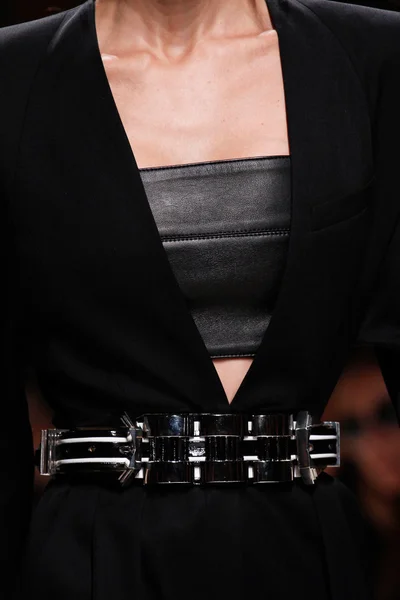Look 4